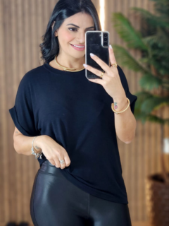 Blusa Lore Bassi na internet