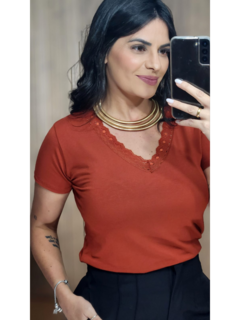 Blusa Basica Renda Gola V Manga curta - comprar online