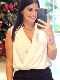 Blusa Regata Transpassada em Crepe Duna