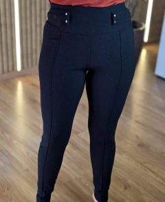 Calça Skin Pop com Detalhes de brilho na internet