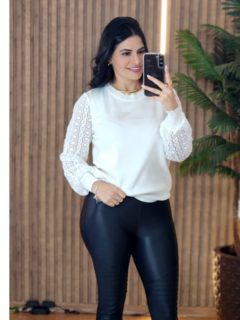 Blusa Iris Modal com manga trabalhada na renda com tule - comprar online