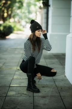 Gorro Munich Negro (con pompón) - comprar online