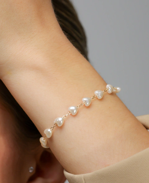 Pulseira Heart Em Perola Banhado a Ouro