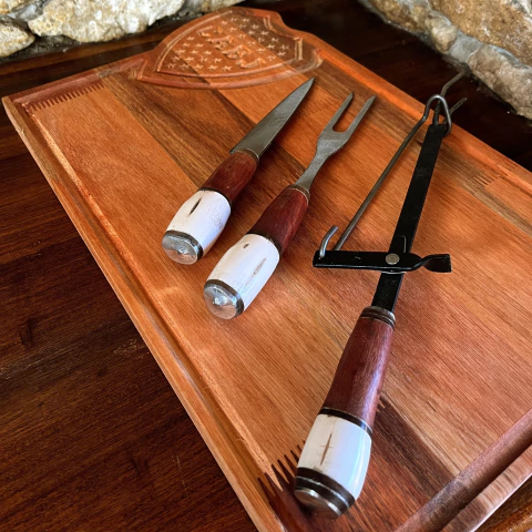 Tabla Asador de Boca Jr + Kit parrillero Cuchillo y trinche con vaina + tenedor expulsador - comprar online