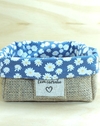 Cesta Floral Azul Margaridas - Cesta de Presentes - Tag Personalizada - Juta & Tecido