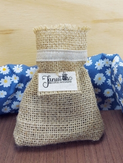 Saquinho de Juta Floral - Logotipo - Detalhe em Tecido - Tag Personalizada - Lembrancinha - Craft.Mimo