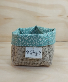 Cachepô Paz & Gratidão - Verde Menta Floral - Tag Personalizada - Juta & Tecido - loja online