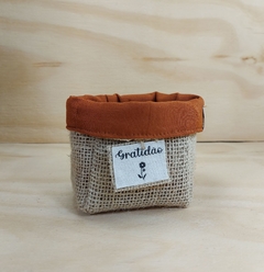 Cachepô Cuidado e Esperança - Terra e Natureza - Tag Personalizada - Juta & Tecido na internet