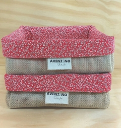 Cesta Floral Vermelho Raminhos - Amor & Carinho - Logotipo - Cesta de Presentes - Tag Personalizada - Juta & Tecido - loja online