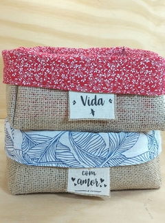 Cesta Floral Vermelho Raminhos - Amor & Carinho - Logotipo - Cesta de Presentes - Tag Personalizada - Juta & Tecido na internet