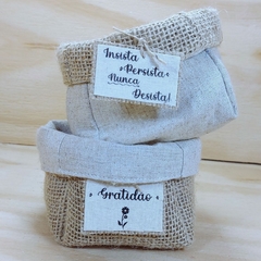 Cachepô Espalhe o Amor _ Linho Cru - Tag Personalizada - Juta & Tecido - Craft.Mimo