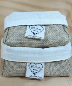 Cesta Juta & Tecido - Pontinhos Coloridos - Branco e Vinho - Cesta de Presentes - Tag Personalizada - Craft.Mimo