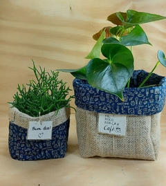 Cachepô Azul Estampas & Frases - Tag Personalizada - Juta & Tecido - loja online