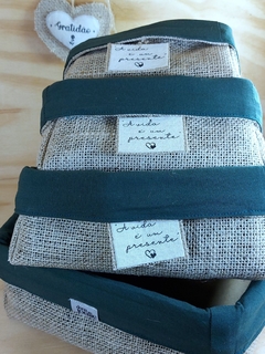 Cesta Juta & Linho - Verde Pinheiro - Logotipo- Cesta de Presente Personalizada - Craft.Mimo