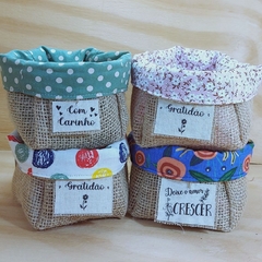 Cachepô Amor, Gratidão e Carinho - Estampas - Tag Personalizada - Juta & Tecido