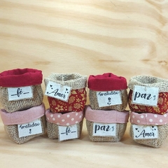 Cachepô Linho - Cores do Amor - Tag Personalizada - Juta & Tecido na internet