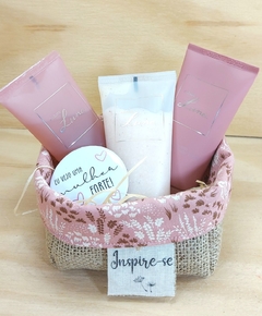 Cesta Cosméticos Mensagem com Logotipo - Cesta de Presentes - Tag Personalizada - Juta & Tecido - Craft.Mimo