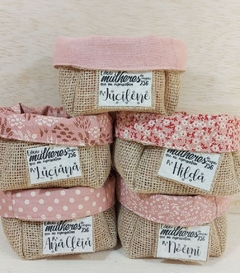 Cesta Poá - Contém Amor - Lilás - Cesta de Presentes - Tag Personalizada - Juta & Tecido - loja online
