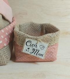 Cachepô Corações Rosé - Nomes - Tag Personalizada - Juta & Tecido - comprar online