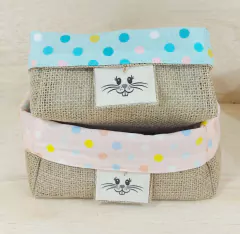Cesta de Páscoa Poá - Bolinhas - Cesta de Presentes - Tag Personalizada - Juta & Tecido - Craft.Mimo