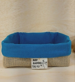 Cesta Bentô - Rep Bardei - Lembrancinha de Aniversário - Cesta de Presentes - Tag Personalizada - Juta & Tecido