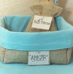 Cesta de Páscoa Linho Verde Menta - Cesta de Presentes - Tag Personalizada - Juta & Tecido