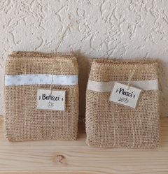 Saquinho de Juta Religioso - Detalhe em Tecido - Tag Personalizada - Lembrancinha - comprar online