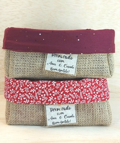 Cesta Floral Vermelho Raminhos - Amor & Carinho - Logotipo - Cesta de Presentes - Tag Personalizada - Juta & Tecido