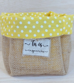Cachepô Grande Que a Felicidade Vire Rotina - Floral Amarelo - Tag Personalizada - Juta & Tecido - Craft.Mimo