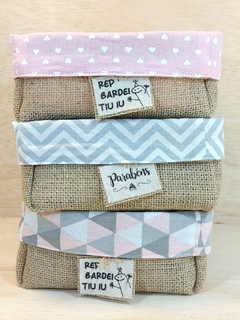 Cesta Bentô - Rep Bardei - Lembrancinha de Aniversário - Cesta de Presentes - Tag Personalizada - Juta & Tecido - comprar online