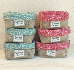 Cesta Floral - Lembrancinha de Aniversário - Cesta de Presentes - Tag Personalizada - Juta & Tecido