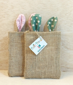 Saquinho Orelha Com Tag - Zig Zag Colorido - Juta ou Algodão - Detalhe em Tecido - Craft.Mimo