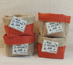 Cachepô Cultive o Amor - Flores e Cores - Lembrancinha de Casamento - Tag Personalizada - Juta & Tecido - comprar online