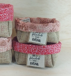 Cesta Floral Rosé Raminhos - Contém Amor - Cesta de Presentes - Tag Personalizada - Juta & Tecido - loja online