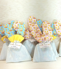 Saquinho Orelha com Tag - Orelhinhas de Coelho - Azul e Rosa - Juta ou Algodão - Detalhe em Tecido - comprar online