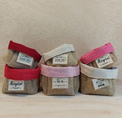Cachepô Linho - Cores do Amor - Tag Personalizada - Juta & Tecido - comprar online