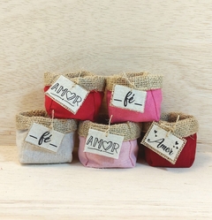 Cachepô Gratidão e Amor - Vermelho - Tag Personalizada - Juta & Tecido - comprar online