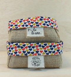 Cesta Dia dos Namorados - Corações Vermelhos - Cesta de Presentes - Tag Personalizada - Juta & Tecido - loja online
