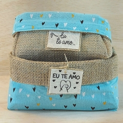 Imagem do Cesta Dia dos Namorados - Corações Vermelhos - Cesta de Presentes - Tag Personalizada - Juta & Tecido