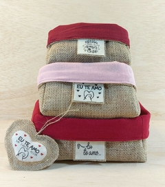Cesta Dia dos Namorados - Vinho, Vermelho e Rosa - Cesta de Presentes - Tag Personalizada - Juta & Tecido