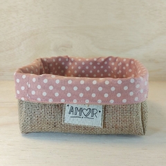 Cesta Poá - Amor e Felicidade - Cores Alegres - Cesta de Presentes - Tag Personalizada - Juta & Tecido