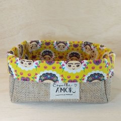 Cesta Dia Internacional da Mulher - Espalhe Amor - Frida - Brinde Corporativo - Tag Personalizada - Juta & Tecido