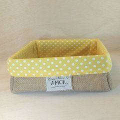 Cesta Poá - Com Carinho - Amarela - Cesta de Presentes - Tag Personalizada - Juta & Tecido - comprar online
