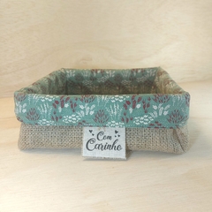 Cesta Floral Preto & Cores - Amor e Carinho - Cesta de Presentes - Tag Personalizada - Juta & Tecido - Craft.Mimo