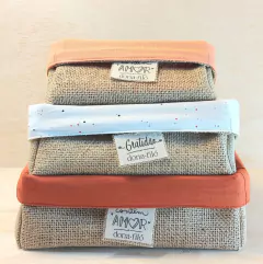 Cesta Juta & Linho - Contém Amor - Pêssego - Cesta de Presentes - Tag Personalizada - Craft.Mimo