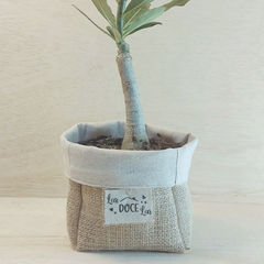 Cachepô Grande Lar Doce Lar - Linho Cru - Tag Personalizada - Juta & Tecido