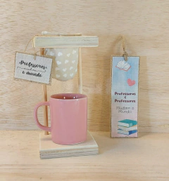 Mini Coador com Porta Sachês e Tag - Rosa - Dia dos Professores - Craft.Mimo