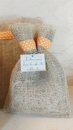 Saquinho de Juta Natal - Verde Pinheiro - Detalhe em Tecido - Tag Personalizada - Lembrancinha - loja online