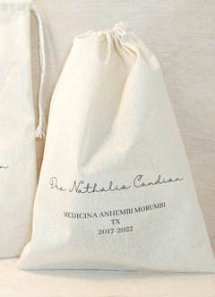 Saco Cordão Saúde - Clínica - Estampa Padrão Personalizada - Algodão Cru - Cordão Embutido - Brinde Ecológico