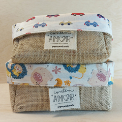Cesta Carrinhos - Juta e Tecido - Tag Personalizada - Lembrancinha de Aniversário - Craft.Mimo